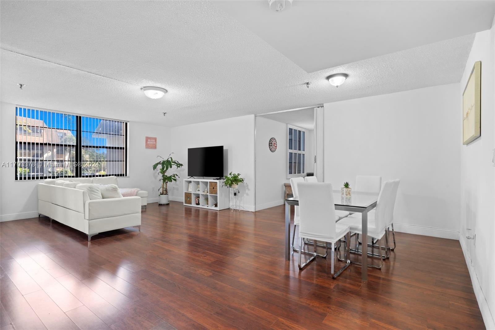 COCO WOOD CONDO - Residential