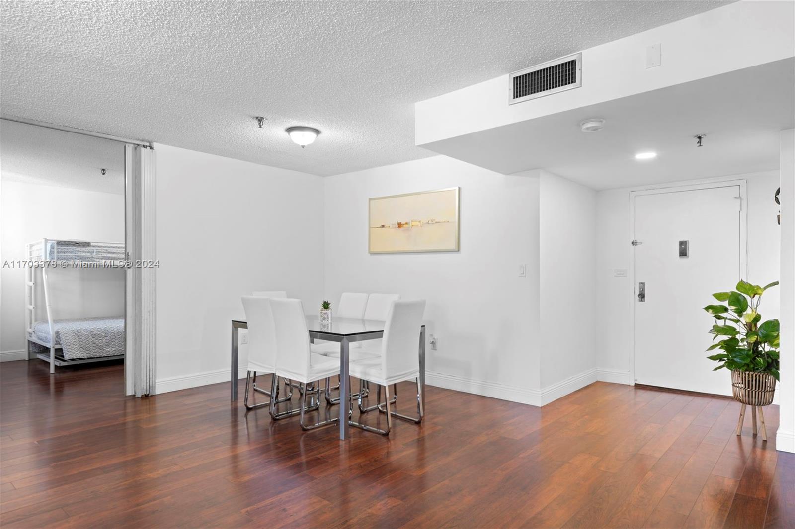 COCO WOOD CONDO - Residential