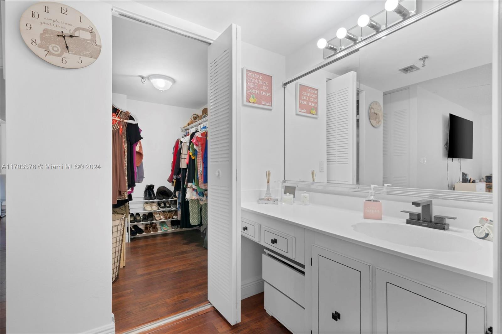 COCO WOOD CONDO - Residential