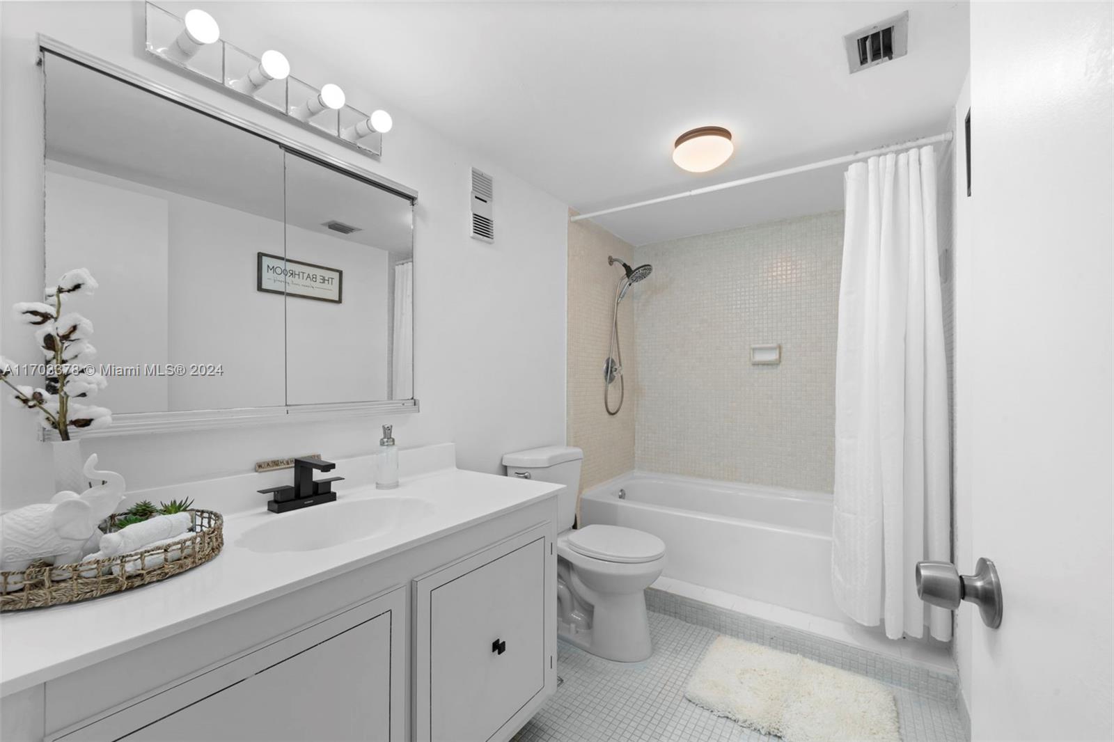 COCO WOOD CONDO - Residential