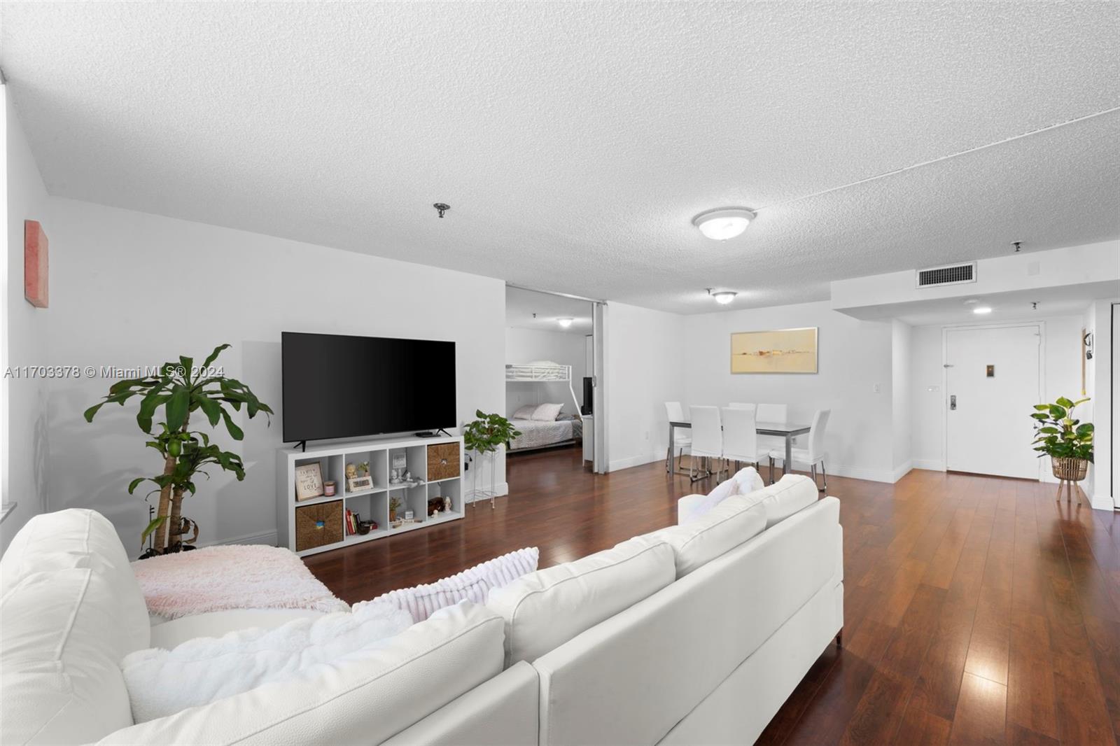 COCO WOOD CONDO - Residential