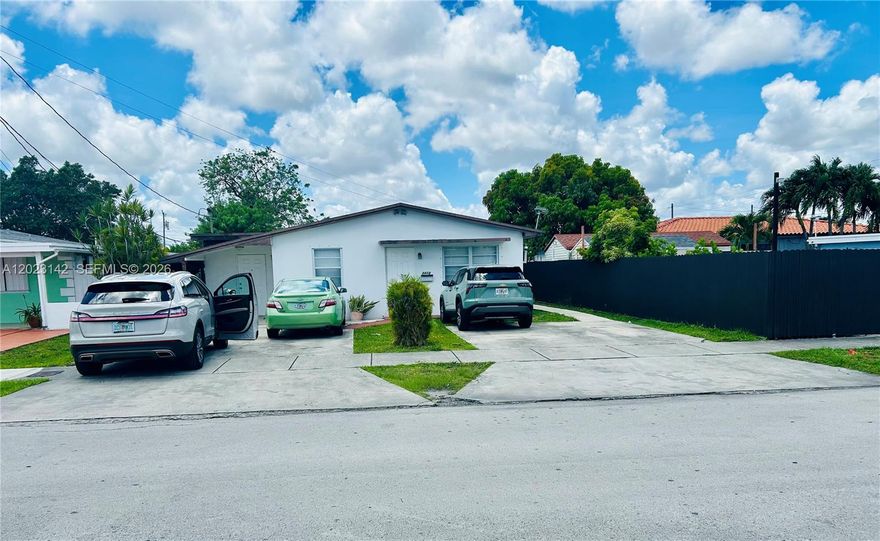 Excellent investment opportunity in a desirable  Westchester location! 
This duplex features Unit 3410 & 3412, each offering 2 bedrooms and 1 bathroom, making it deal for investors or owner occupants looking to generate rental income. 
Dont miss this opportunity in one of Westchester's desirable areas- Schedue your showing today!
