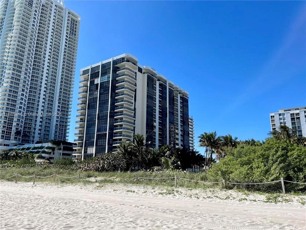 6423 Collins Ave 207
