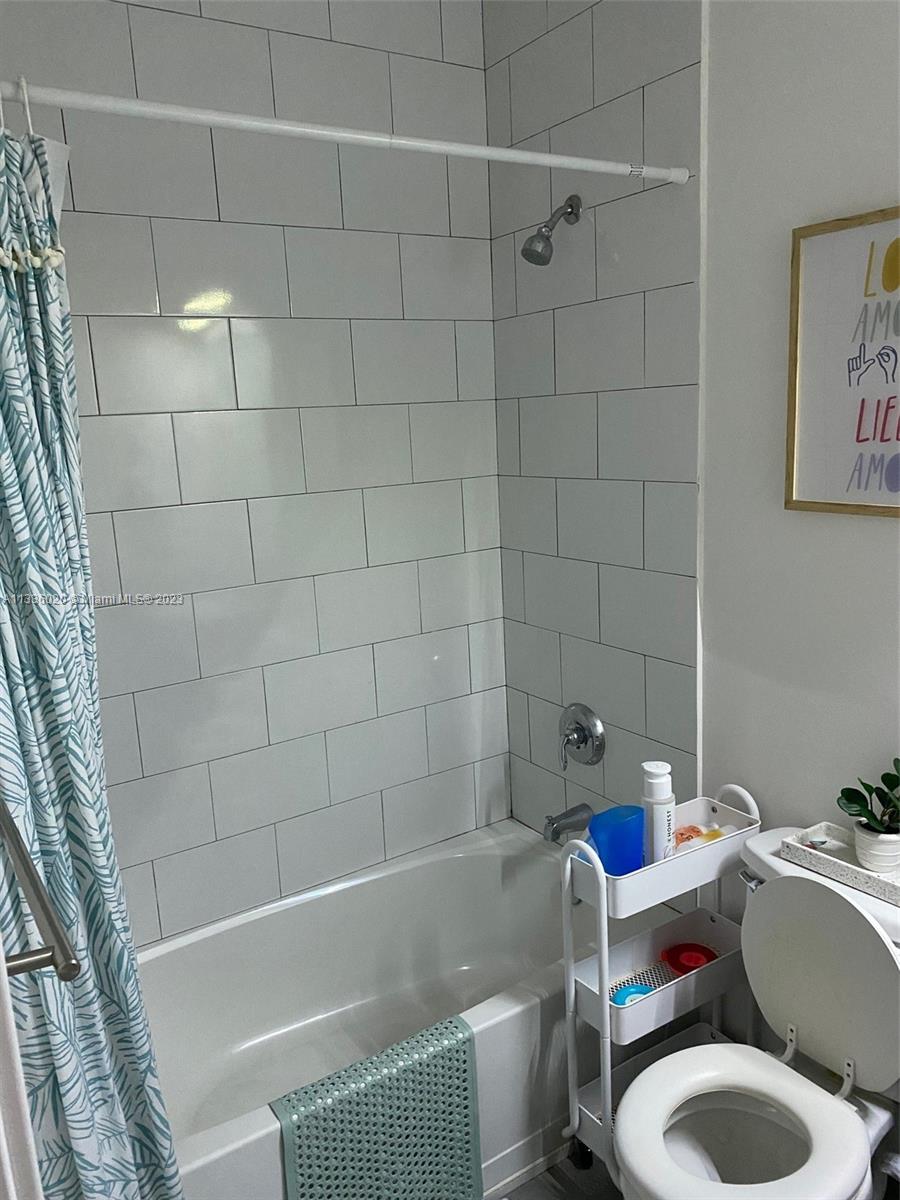 HOLLYWOOD - Residential Income