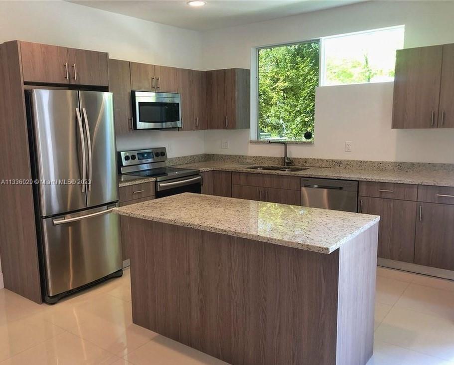 HOLLYWOOD - Residential Income