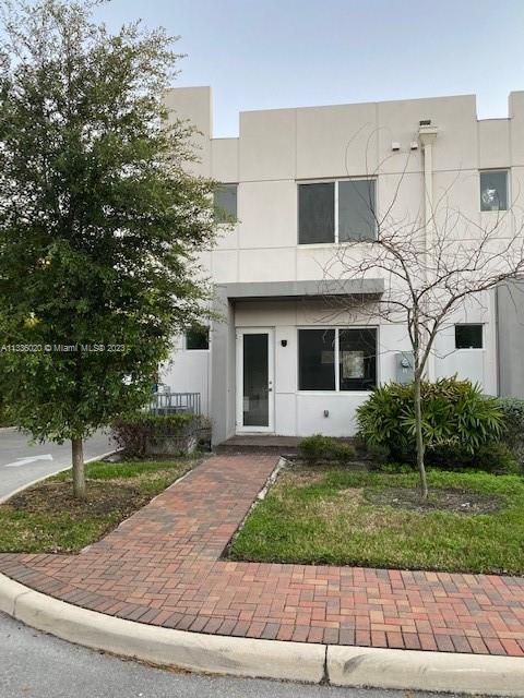 HOLLYWOOD - Residential Income