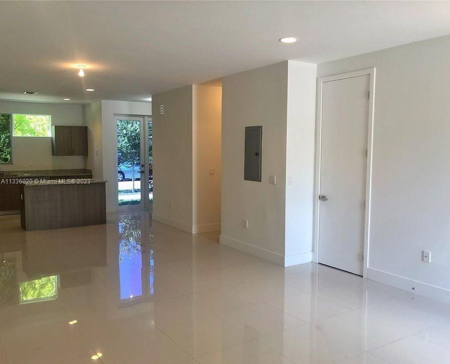 HOLLYWOOD - Residential Income