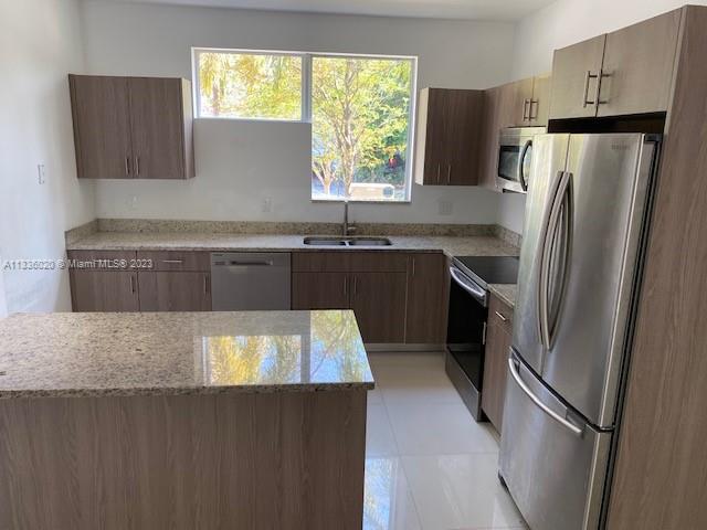 HOLLYWOOD - Residential Income