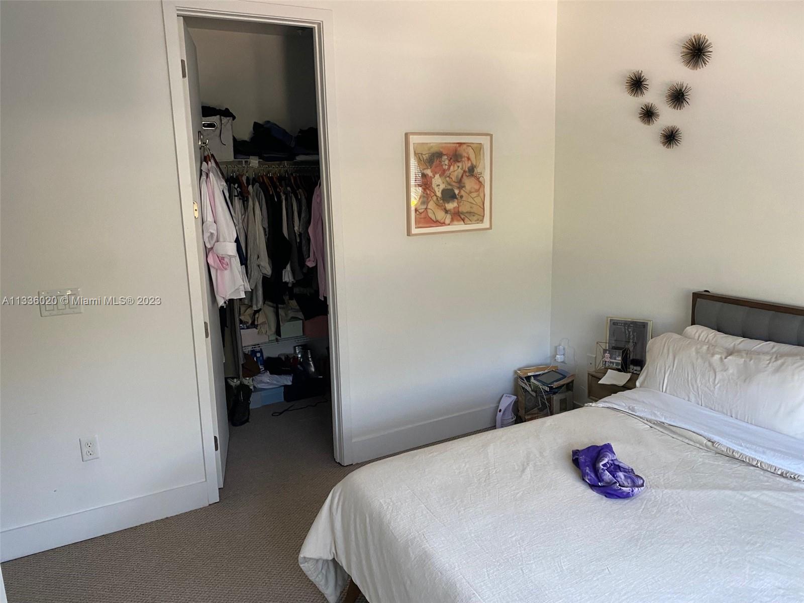 HOLLYWOOD - Residential Income