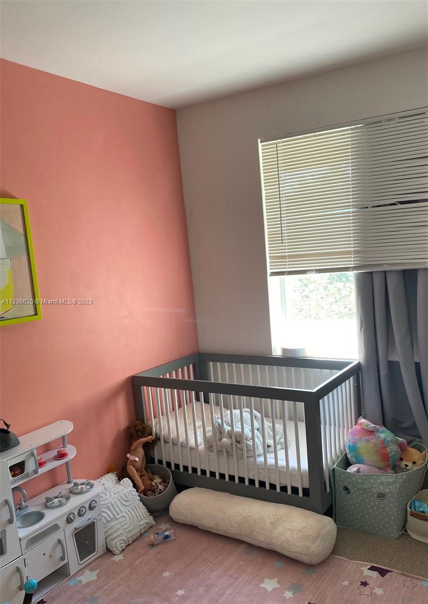 HOLLYWOOD - Residential Income