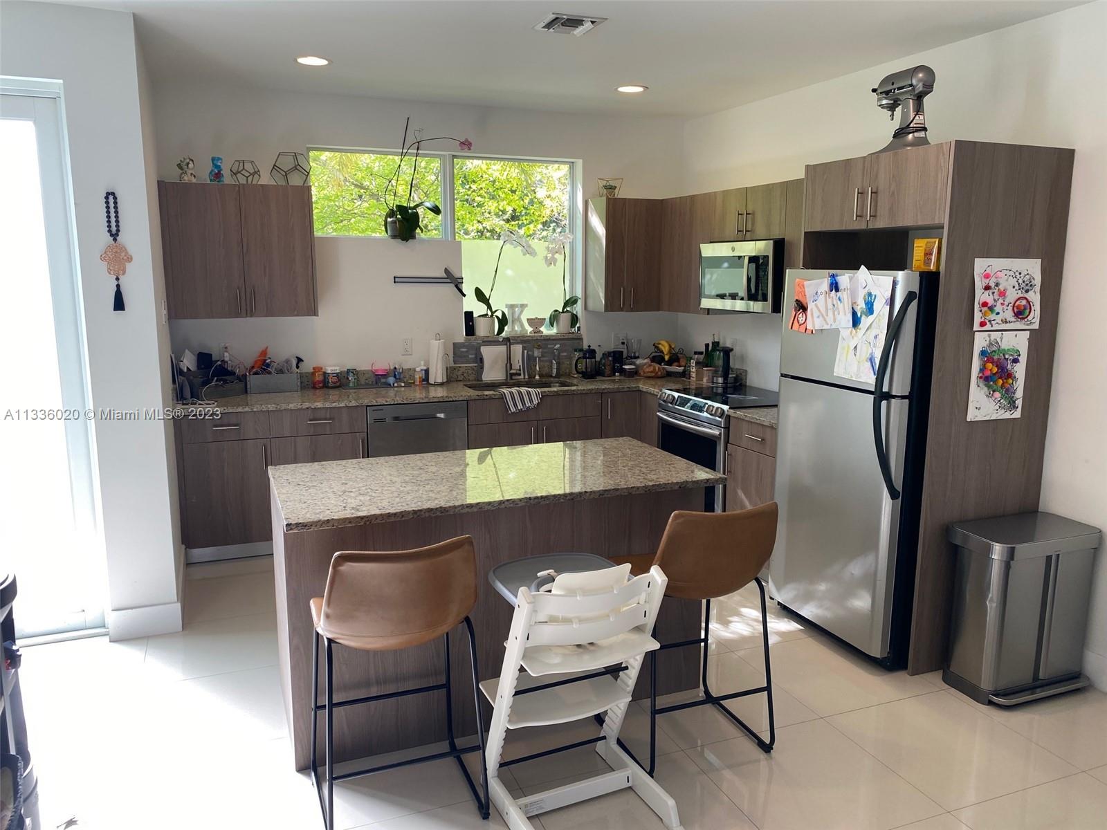 HOLLYWOOD - Residential Income