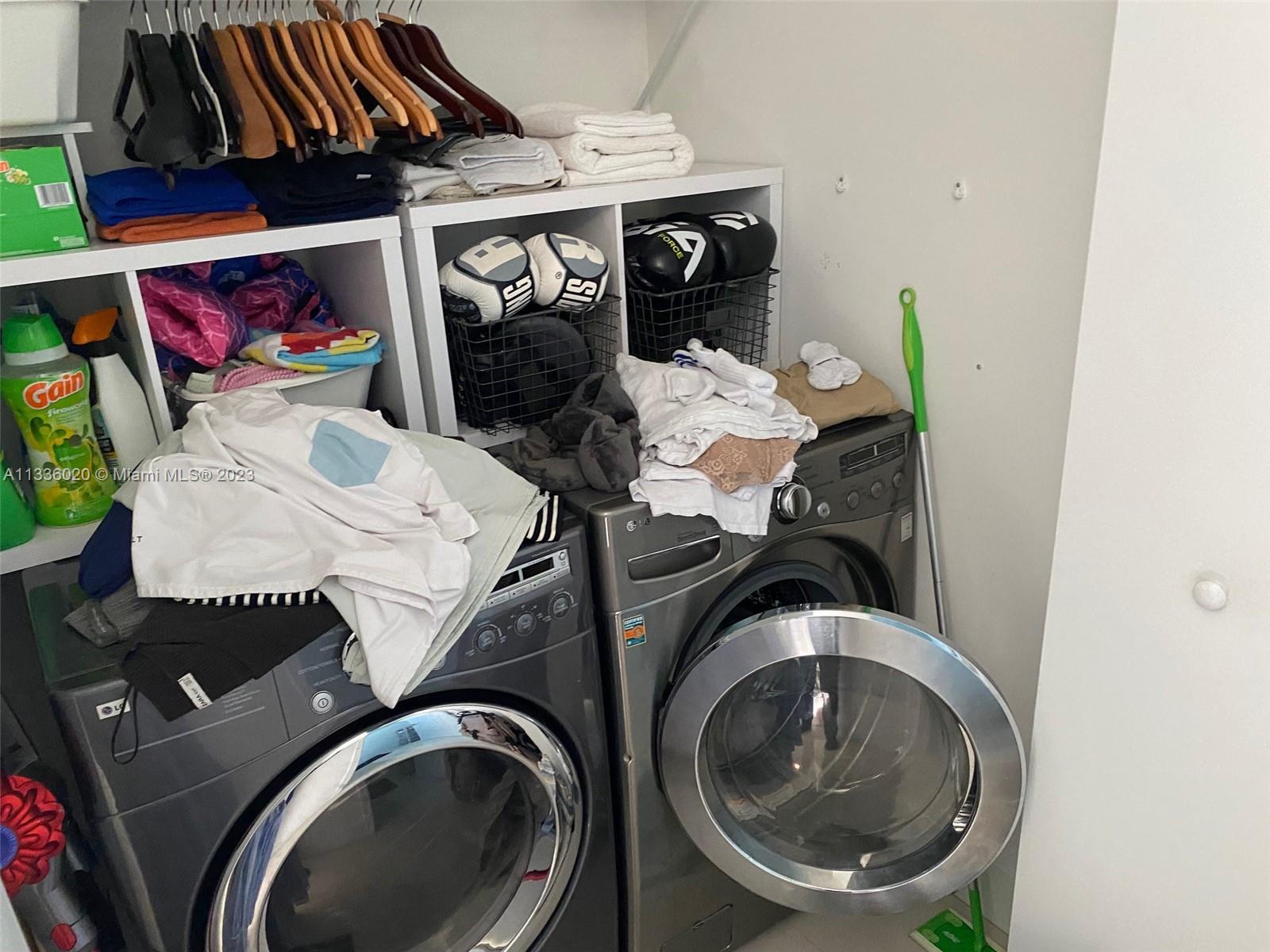 HOLLYWOOD - Residential Income