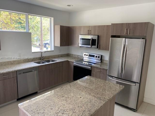 HOLLYWOOD - Residential Income