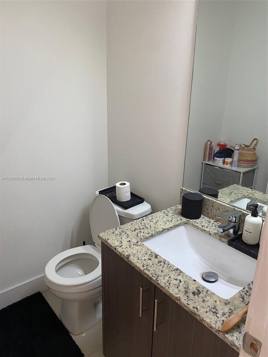 HOLLYWOOD - Residential Income