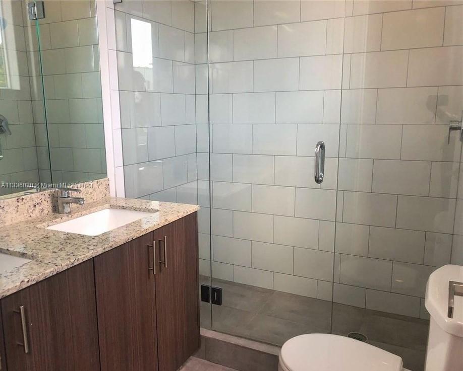 HOLLYWOOD - Residential Income