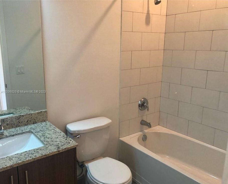 HOLLYWOOD - Residential Income