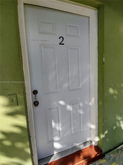 1565 SW 6th St 2 Miami FL 33135