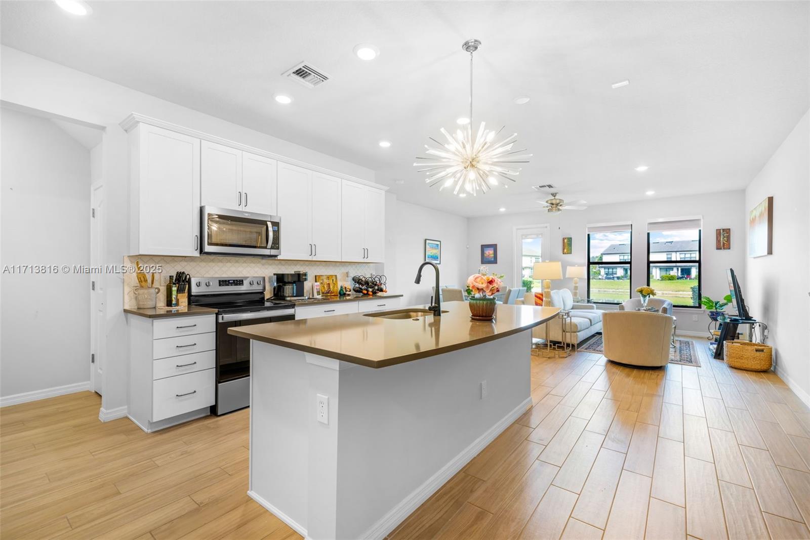 2281 Appleton Circle S 2281