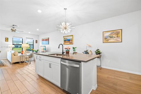 2281 Appleton Circle S 2281 Oakland Park FL 33309