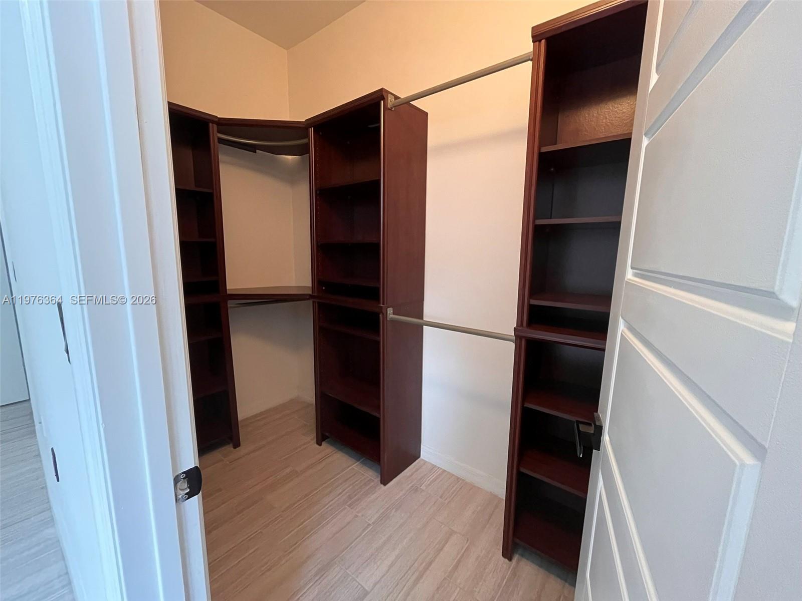 CHAMPION LAKES - Residential