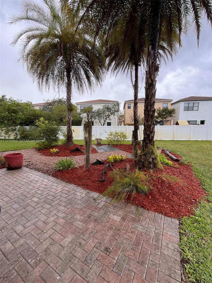 CHAMPION LAKES - Residential