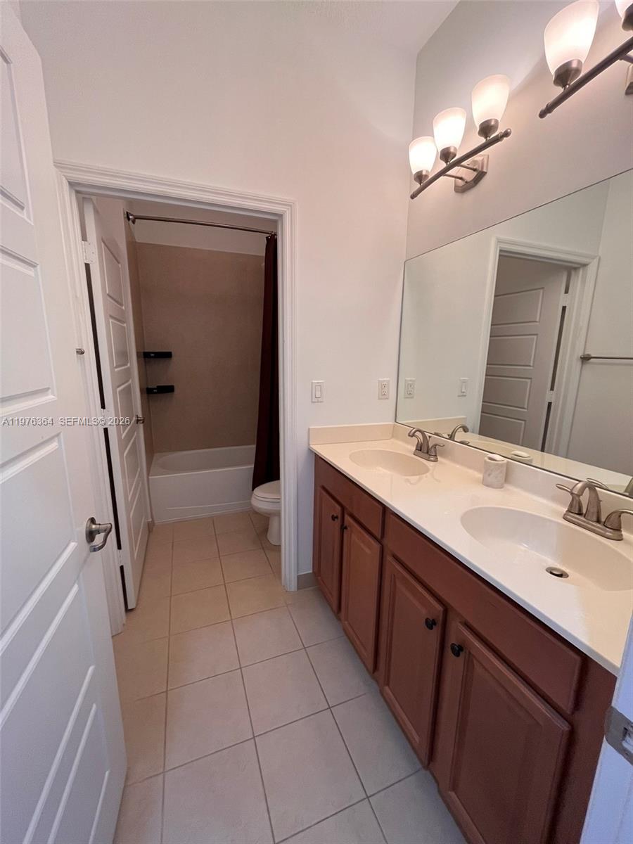 CHAMPION LAKES - Residential