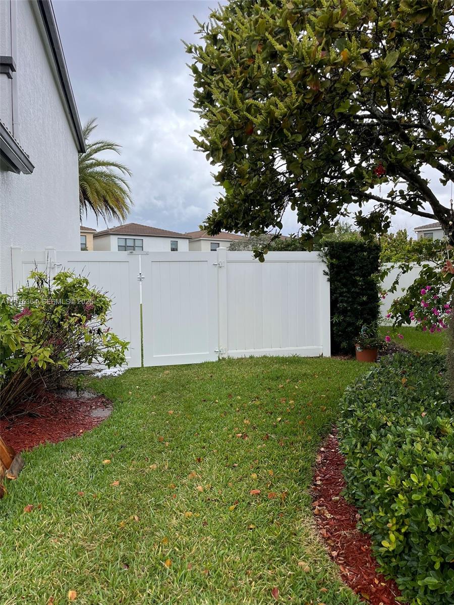 CHAMPION LAKES - Residential