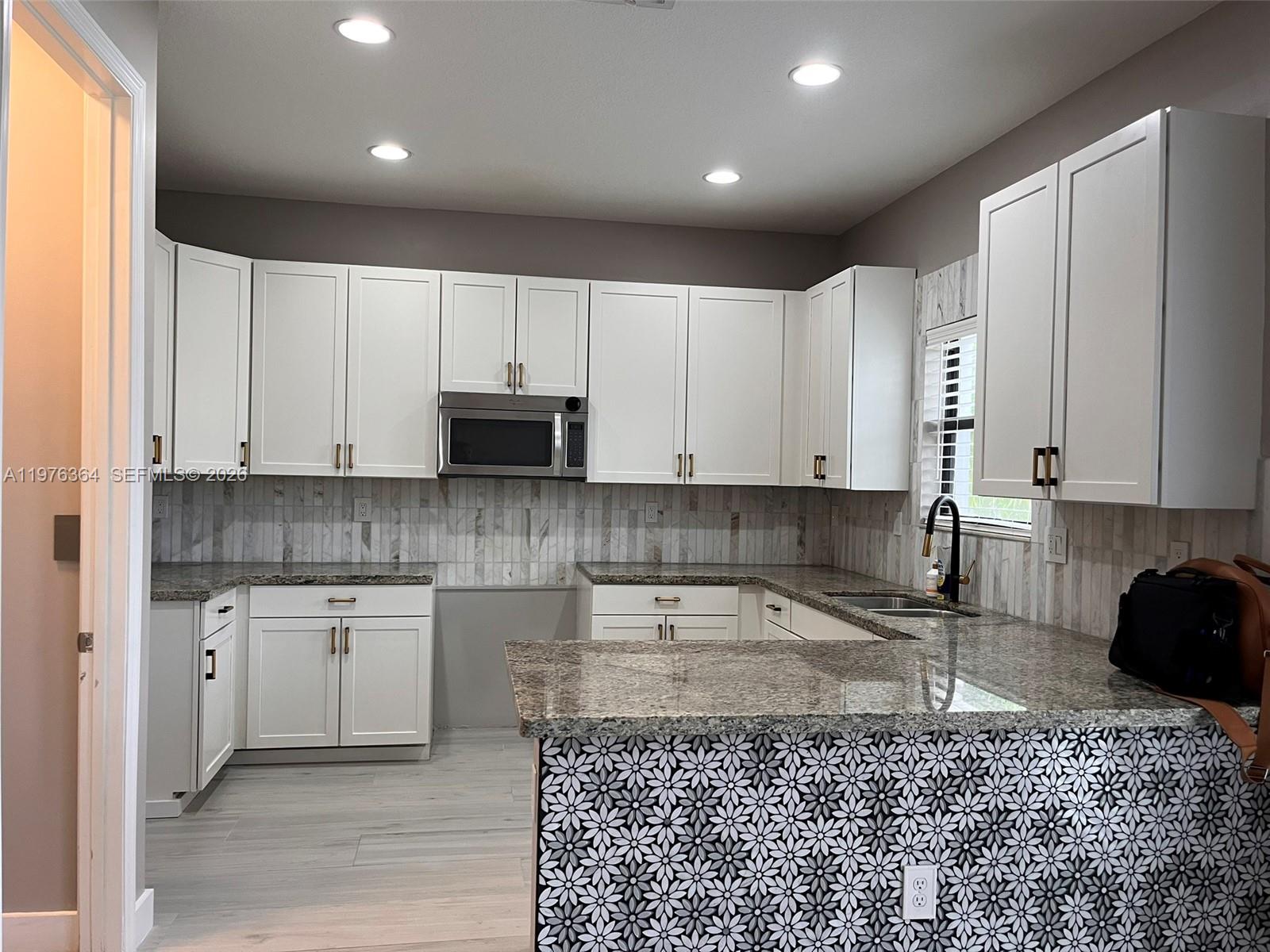 CHAMPION LAKES - Residential