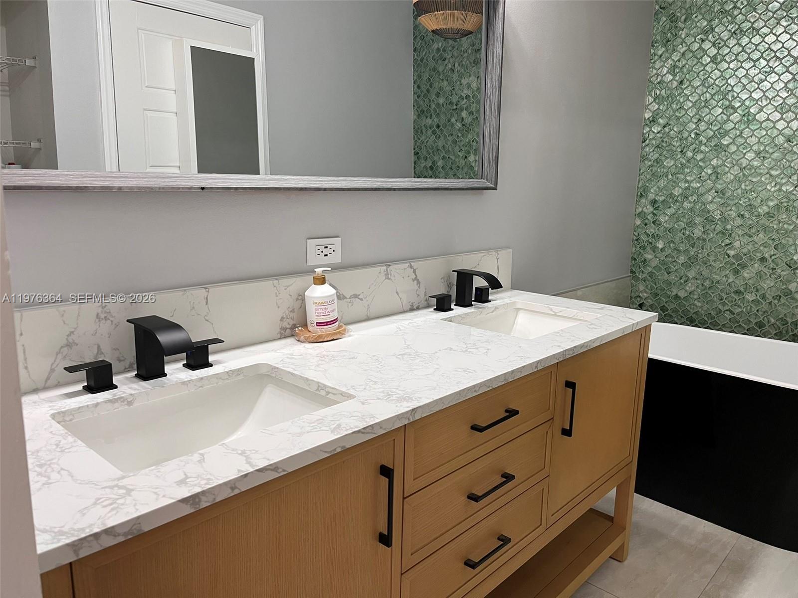 CHAMPION LAKES - Residential