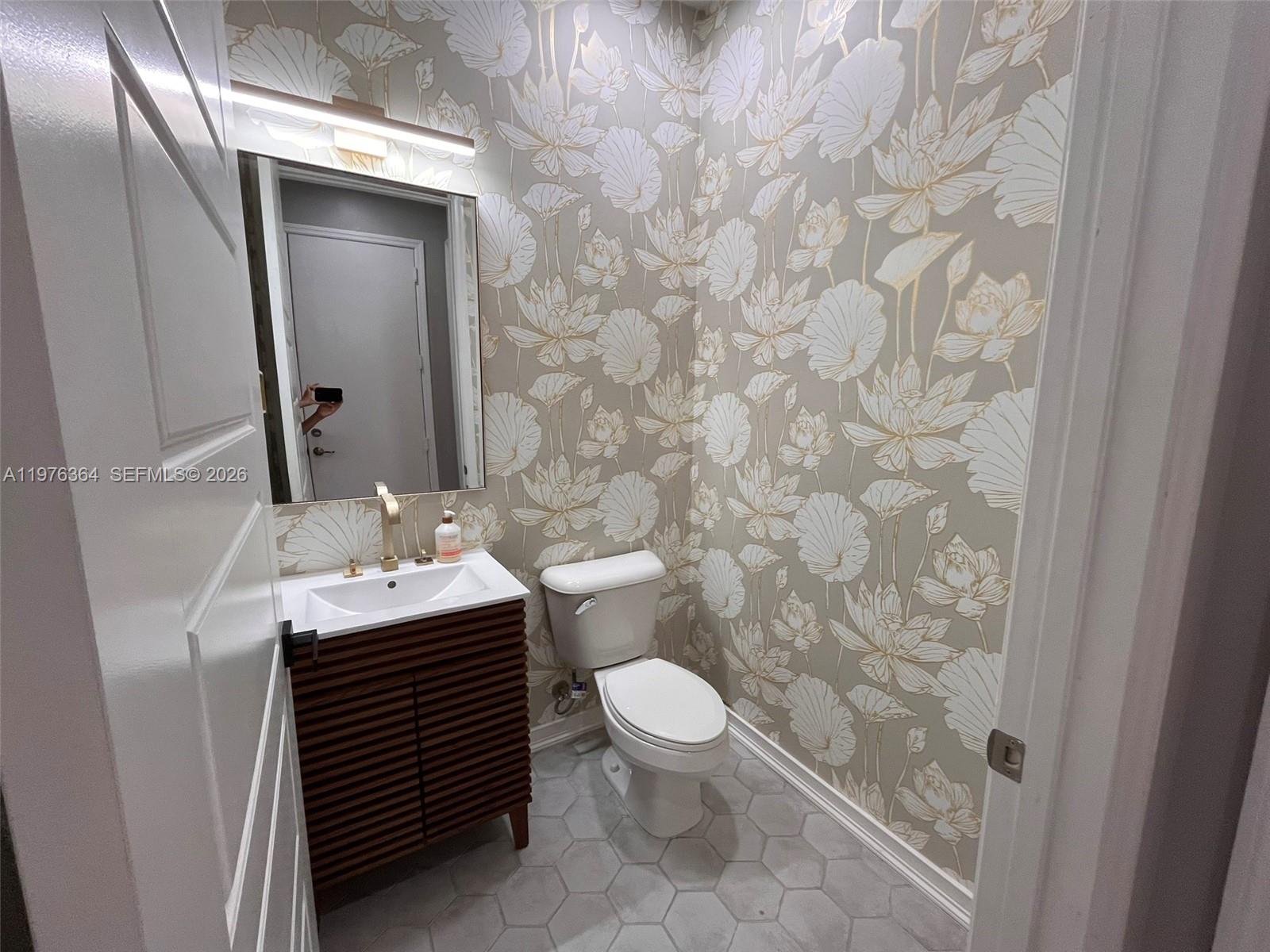 CHAMPION LAKES - Residential