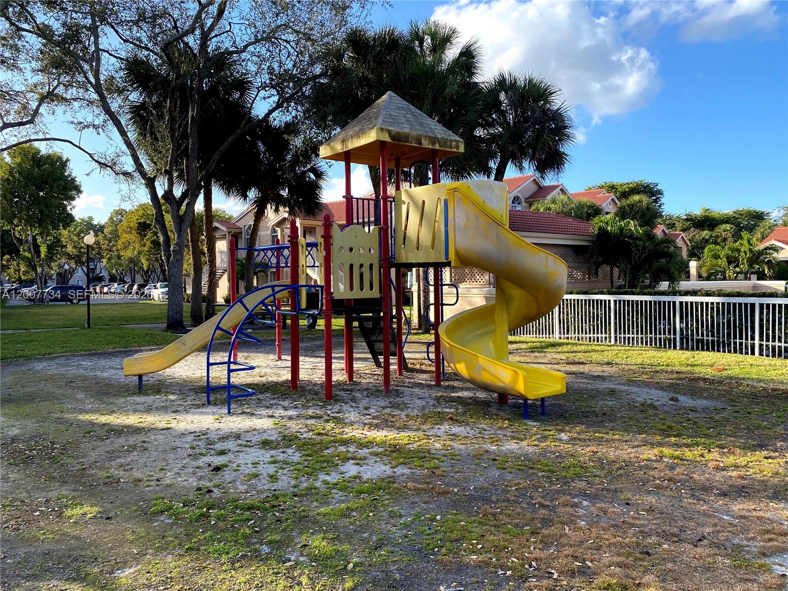 ROYAL PALM PLACE - Residential