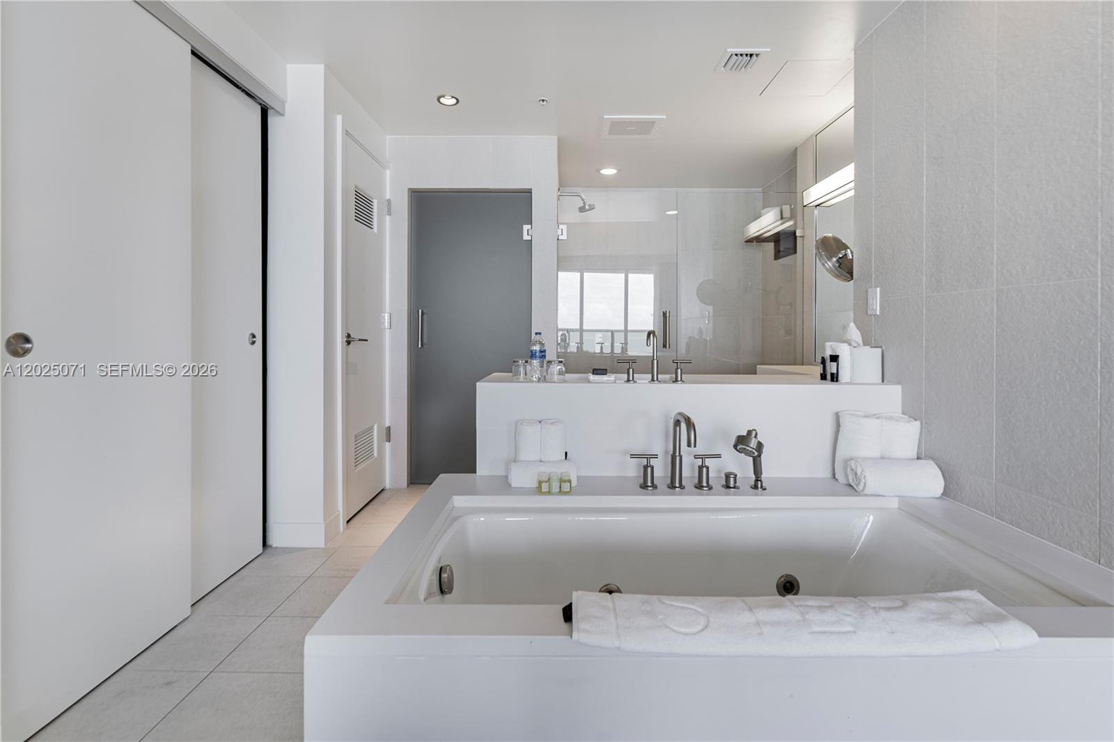 FORT LAUDERDALE RESIDENCE - Residential