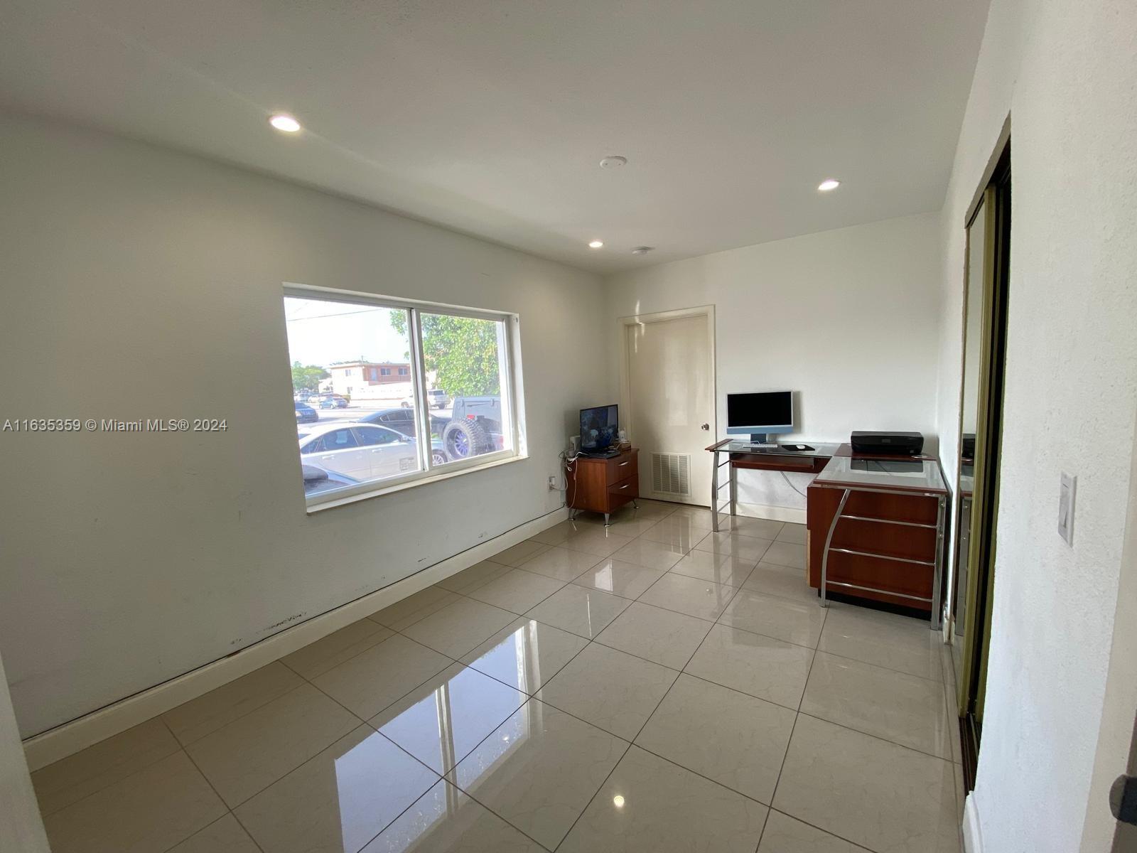 PALM SPRINGS AMD - Land