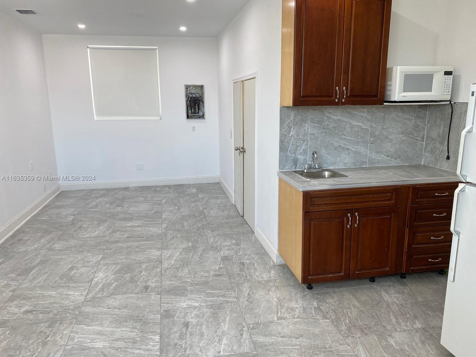 PALM SPRINGS AMD - Land