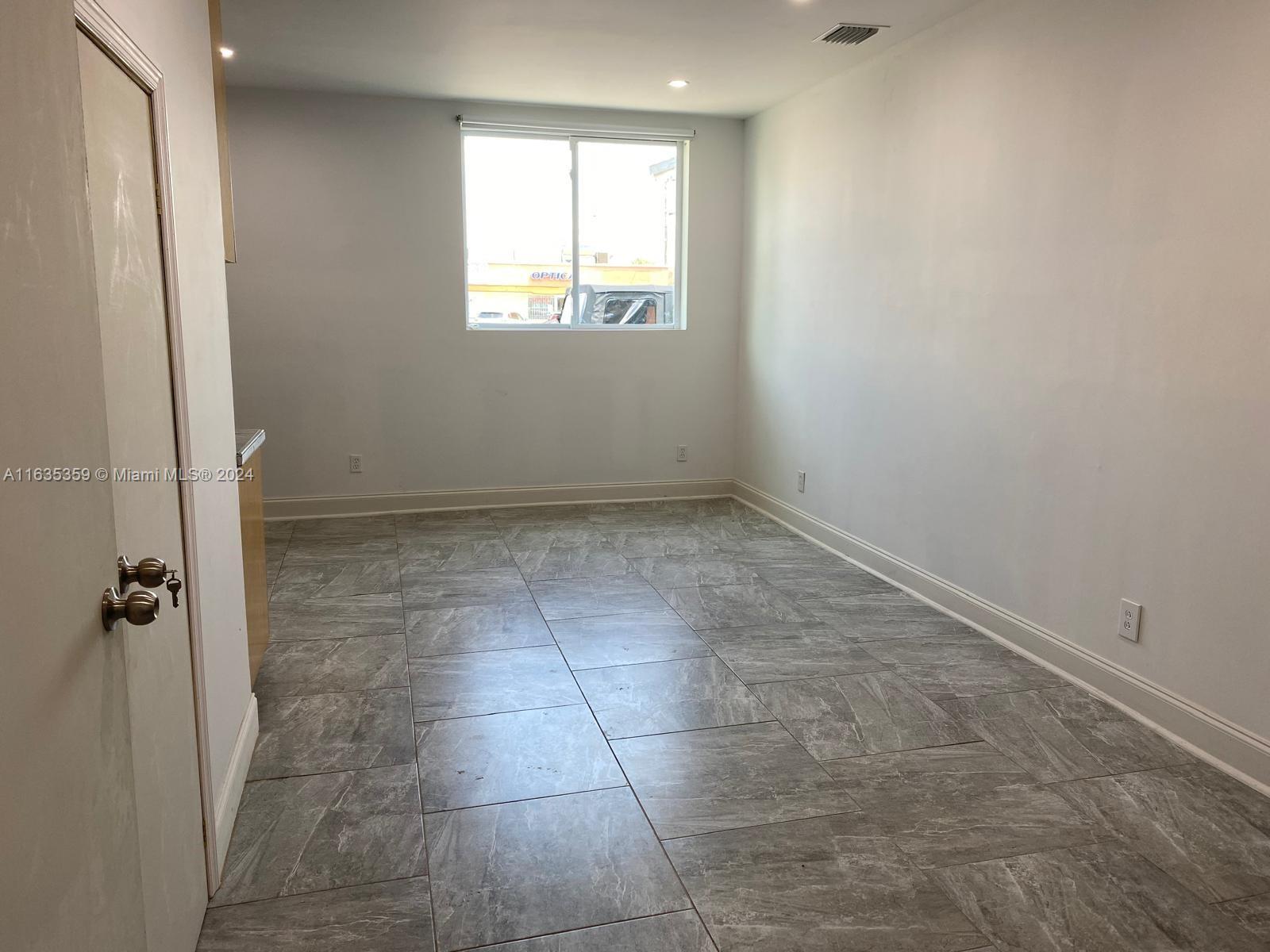 PALM SPRINGS AMD - Land