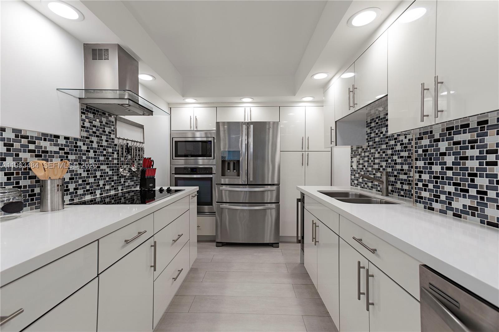 1621 Collins Ave 206