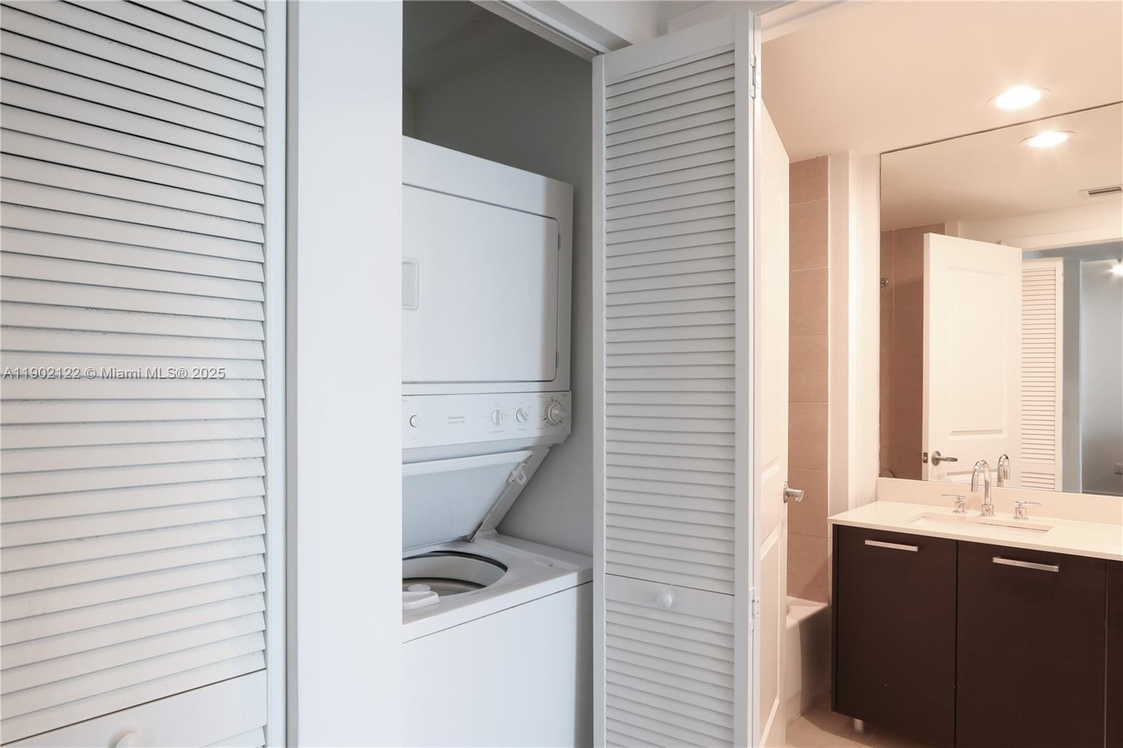 GALLERY ART CONDO - Residential Lease