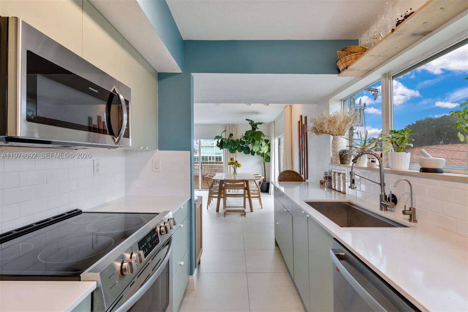 LAS BRISAS OF MIAMI BEACH - Residential