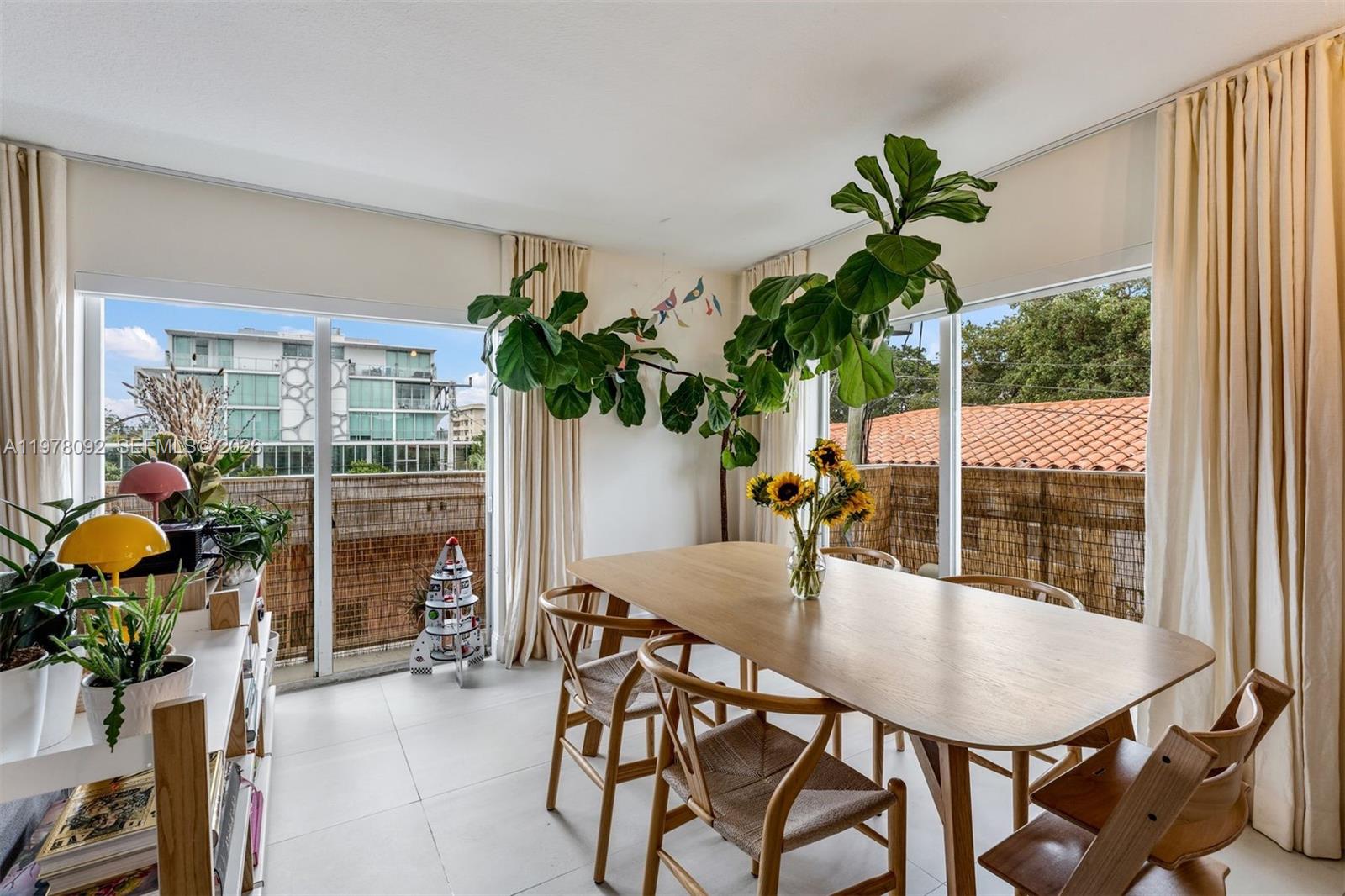 LAS BRISAS OF MIAMI BEACH - Residential