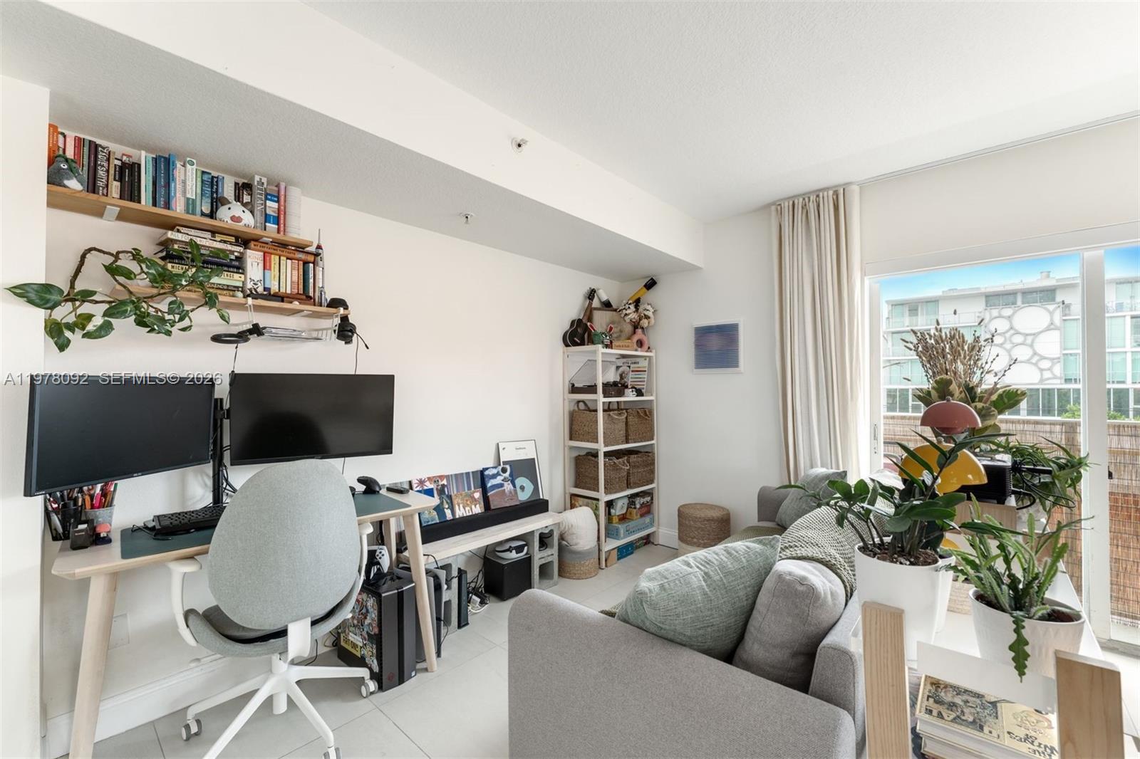 LAS BRISAS OF MIAMI BEACH - Residential