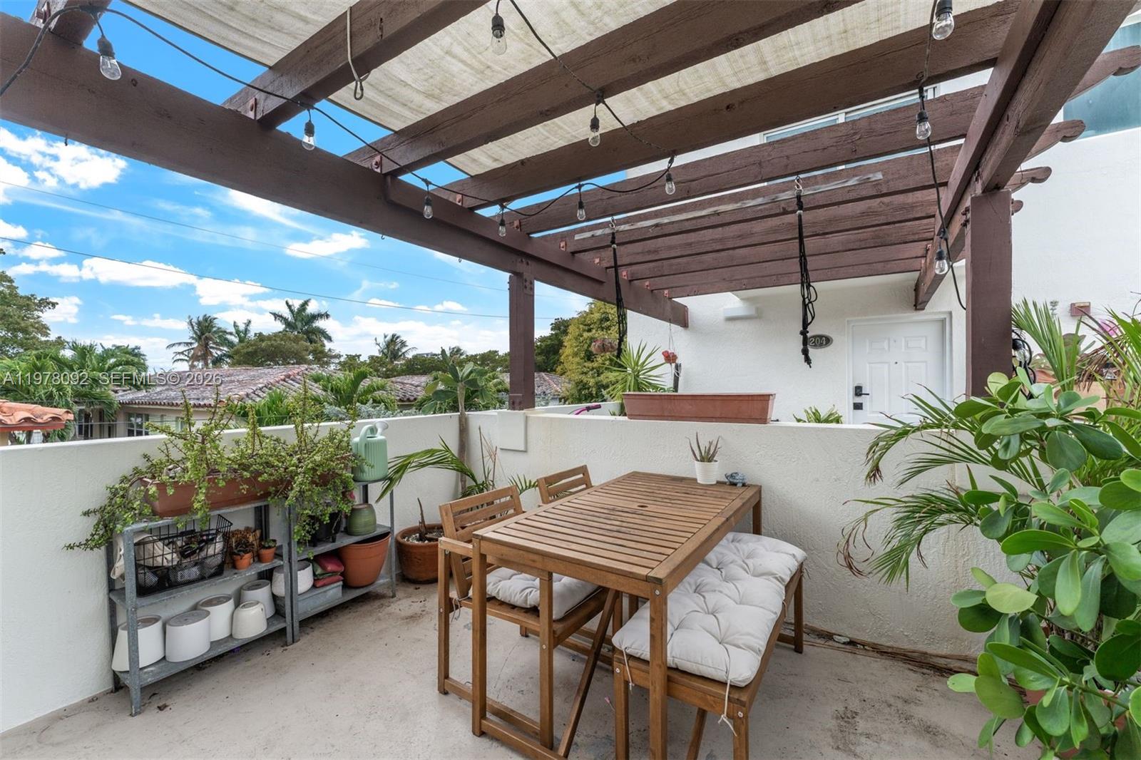 LAS BRISAS OF MIAMI BEACH - Residential