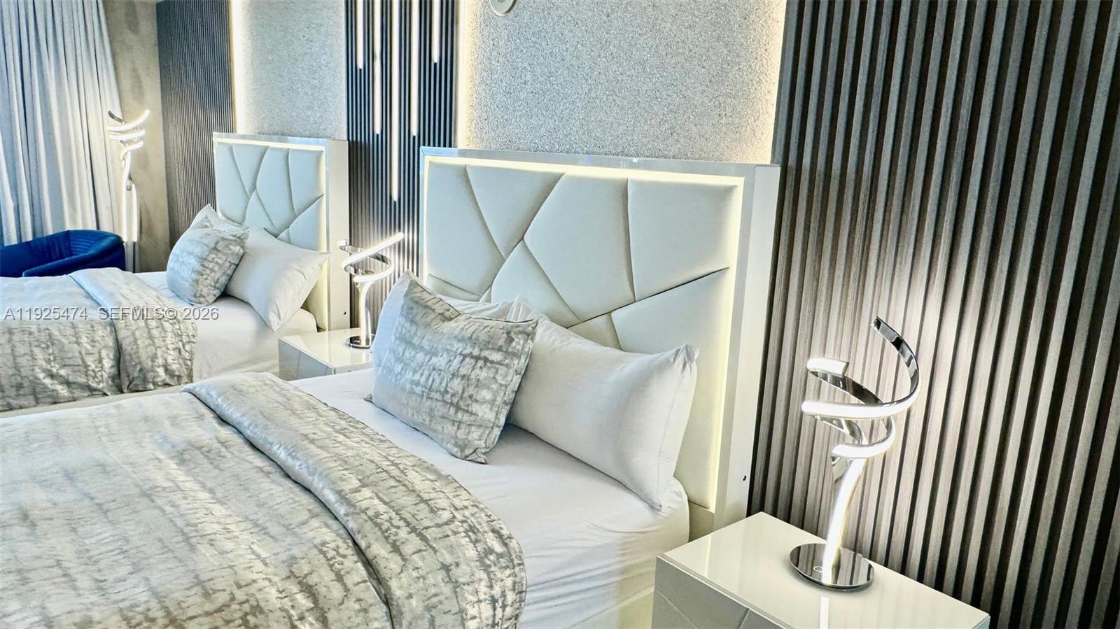 TRUMP INTERNATIONAL SONES - Residential