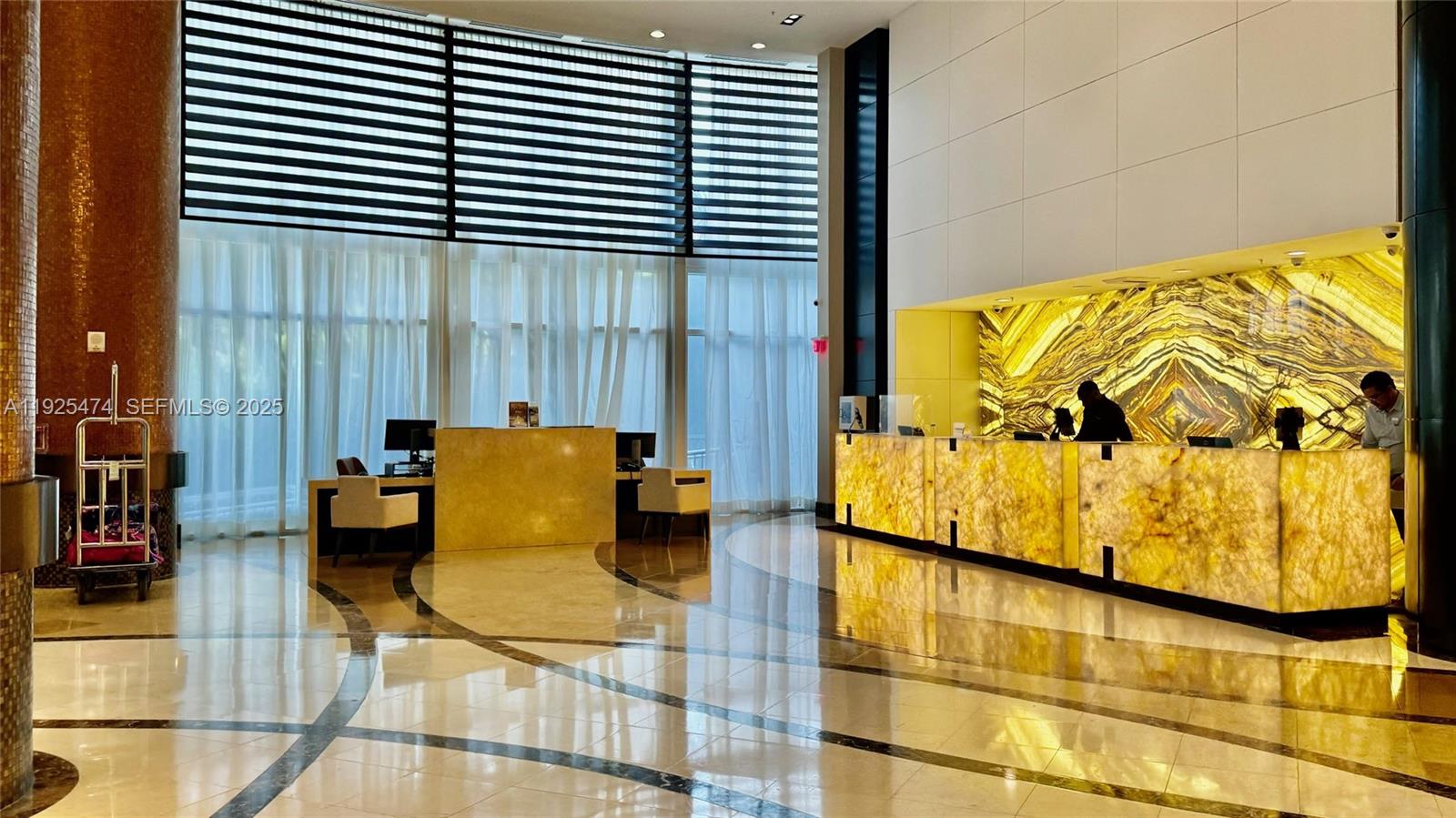 TRUMP INTERNATIONAL SONES - Residential