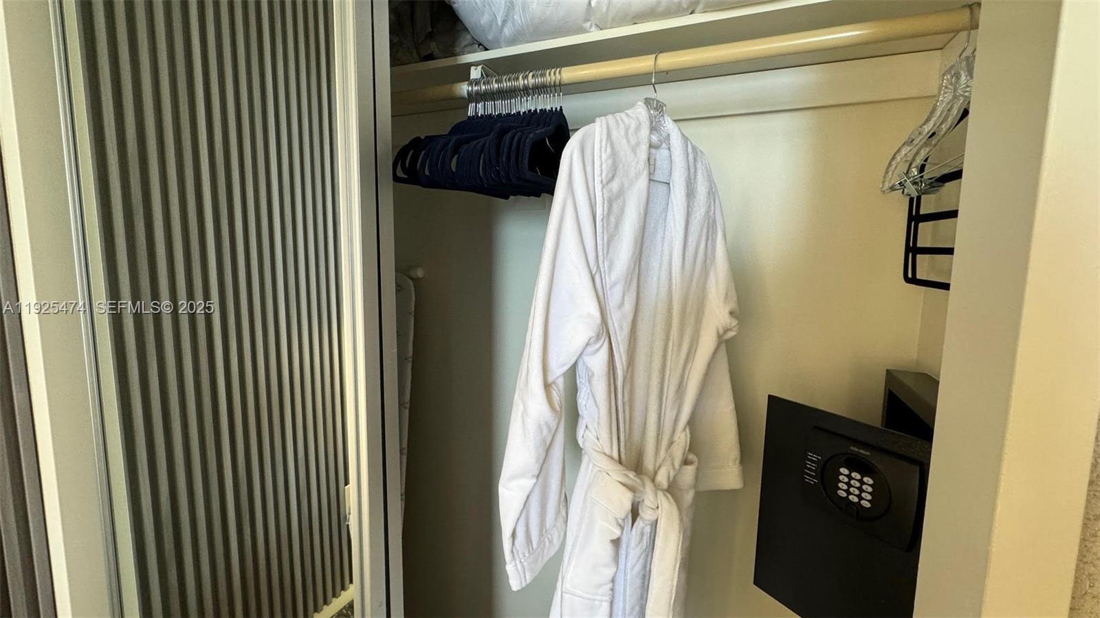 TRUMP INTERNATIONAL SONES - Residential