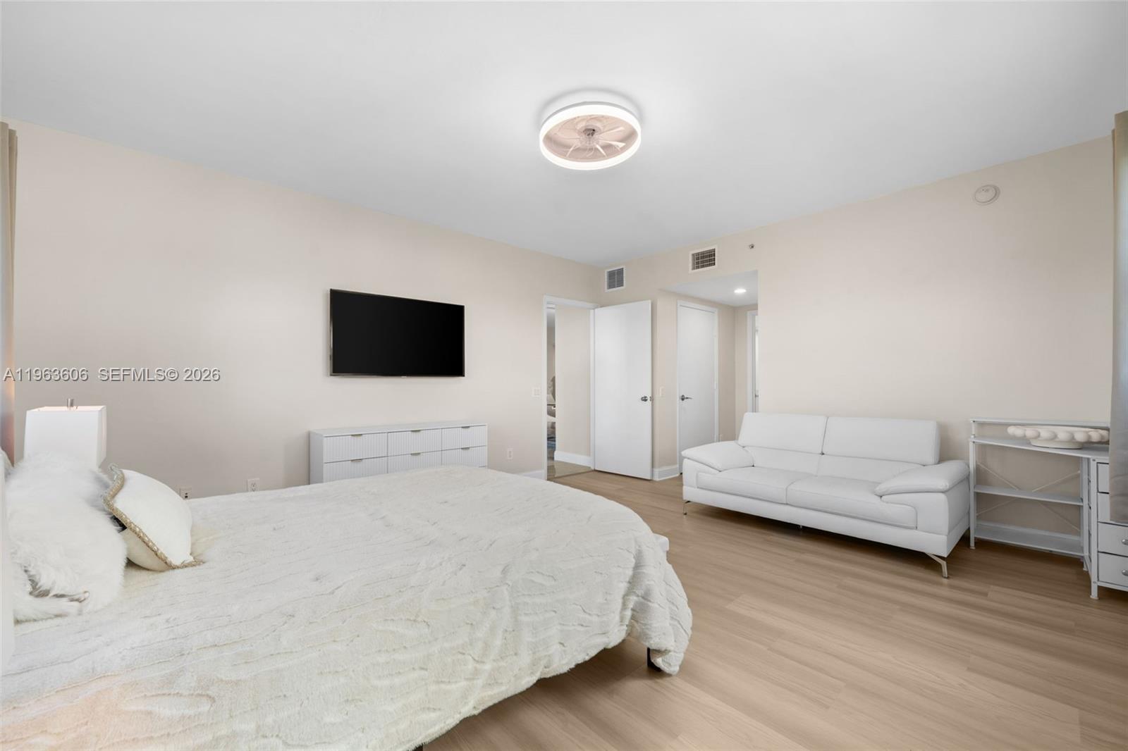 THE OAKS I CONDO - Residential