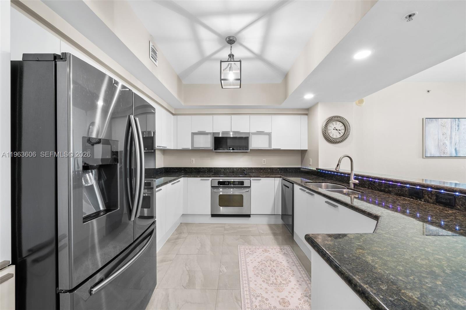 THE OAKS I CONDO - Residential