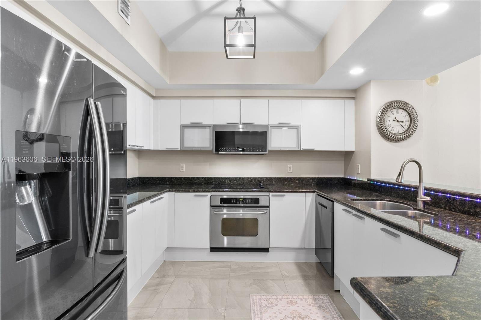 THE OAKS I CONDO - Residential