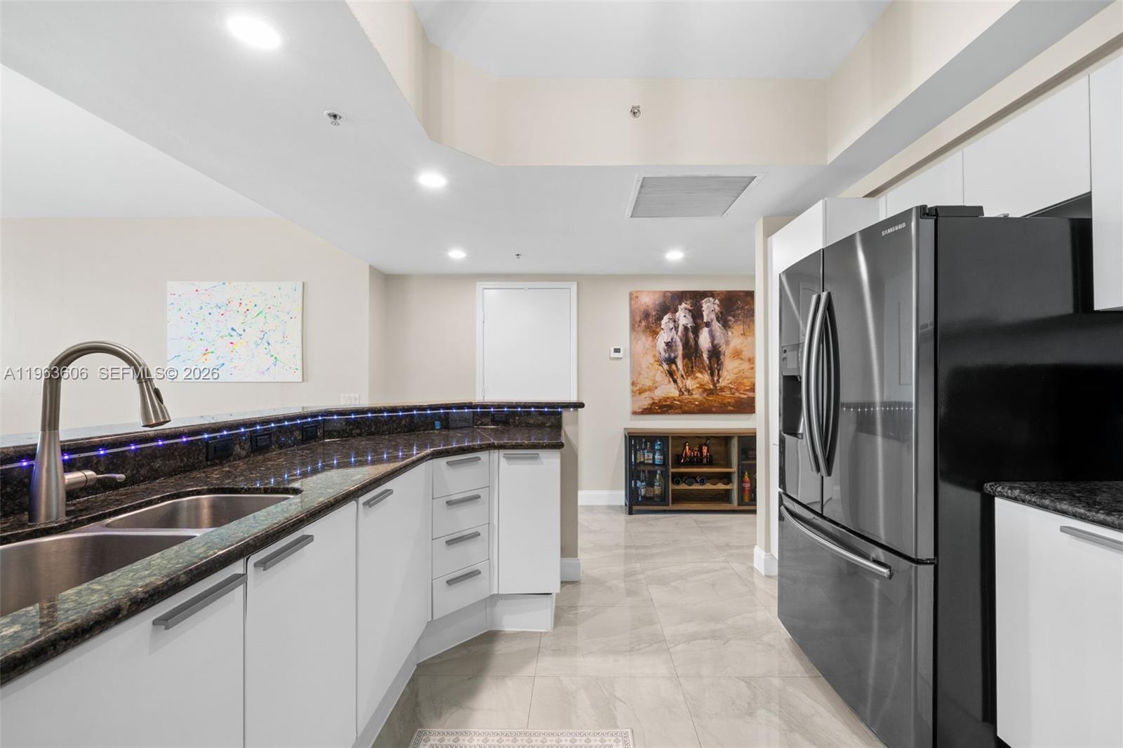 THE OAKS I CONDO - Residential