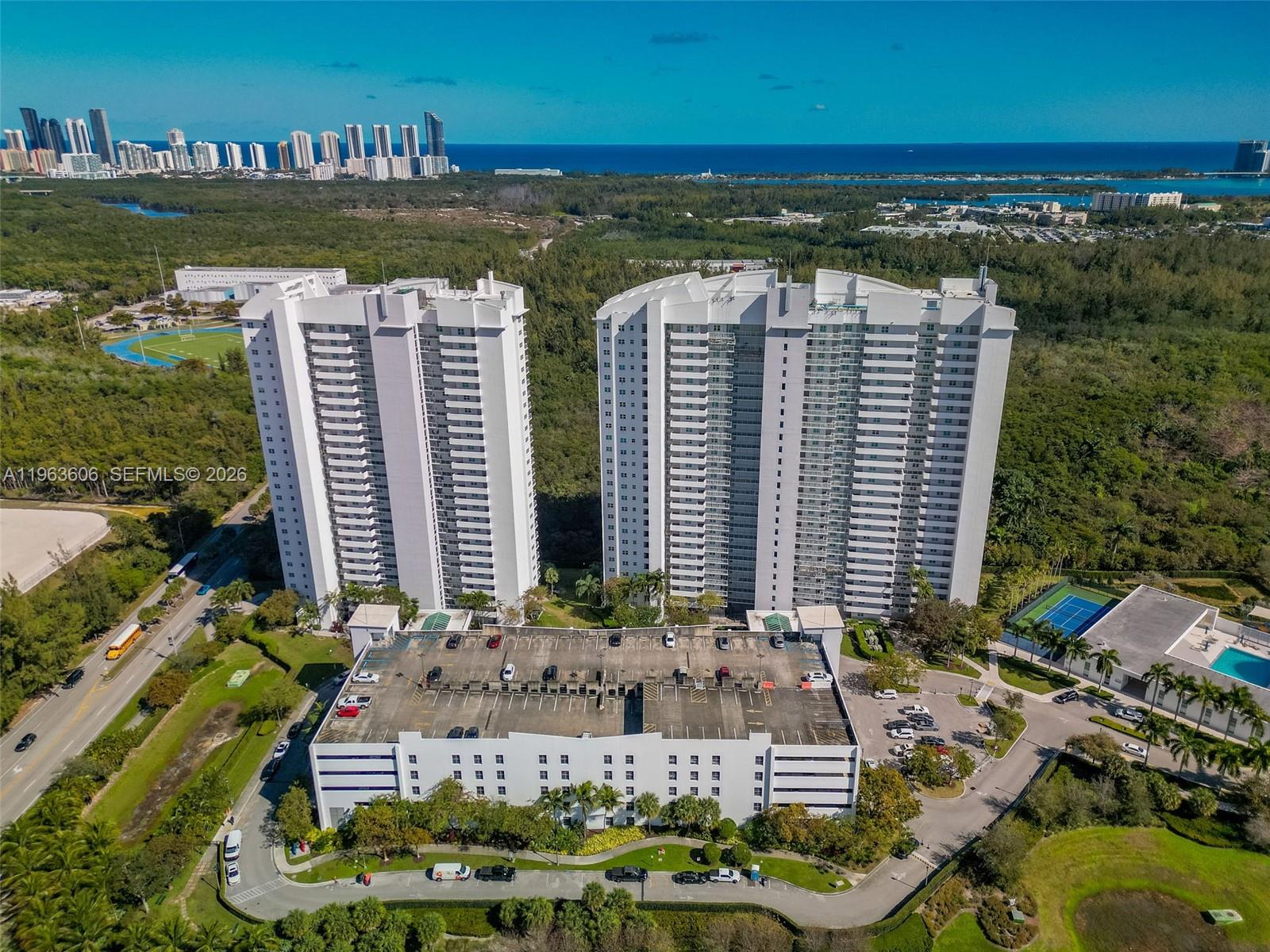 THE OAKS I CONDO - Residential