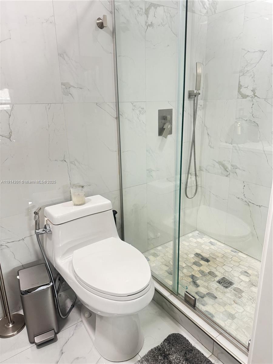 HOLLYWOOD HILLS - Residential Lease